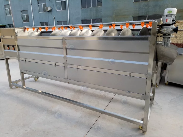 Commercial vegetable washing machine