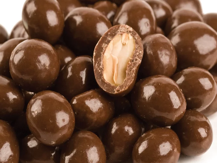 chocolat enrobé de cacahuètes