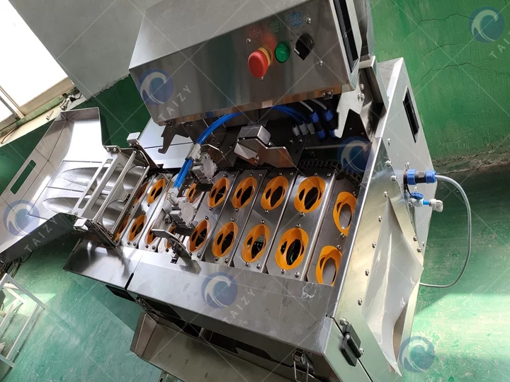 egg breaking and separating machine